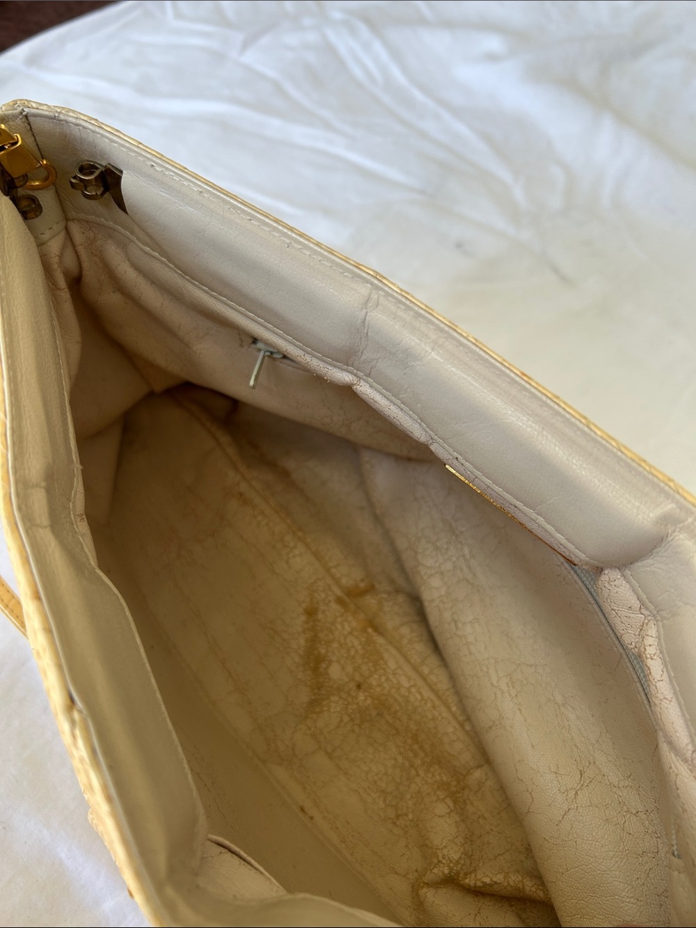 Mary Ann Rosenfeld - Textured Cream Python Shoulder Bag - Picture 9 of 11